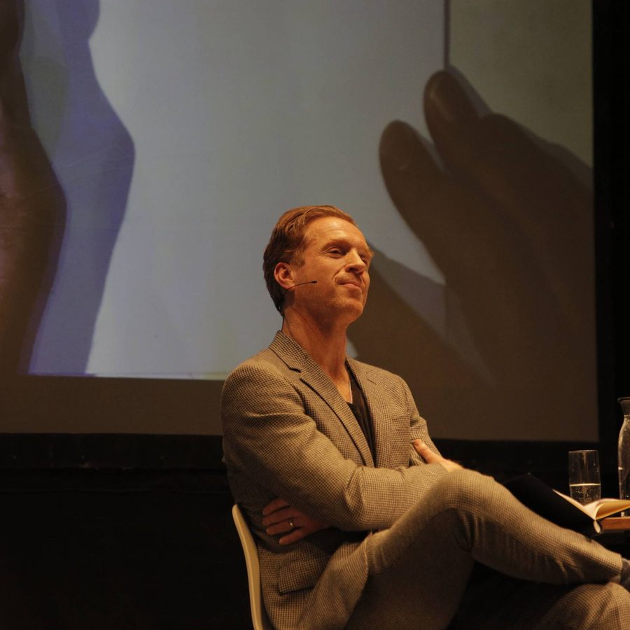 2022-PoetryMcCrory-Urszula Soltys The actors Damian Lewis and Fay Ripley sat on chairs at a special poetry event commemorating actor Helen McCrory